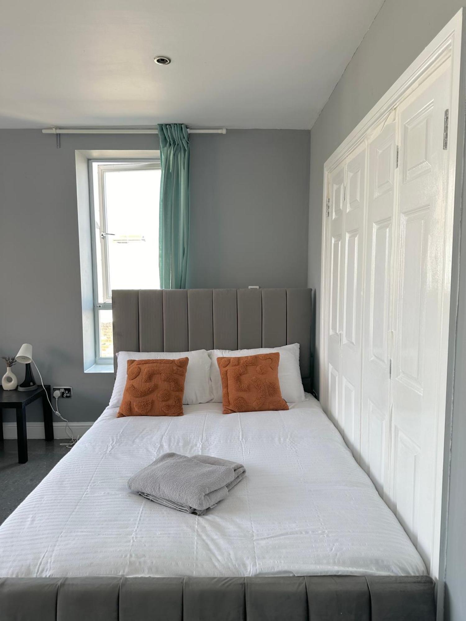 Luxury Private Room In Central Лондон Екстериор снимка