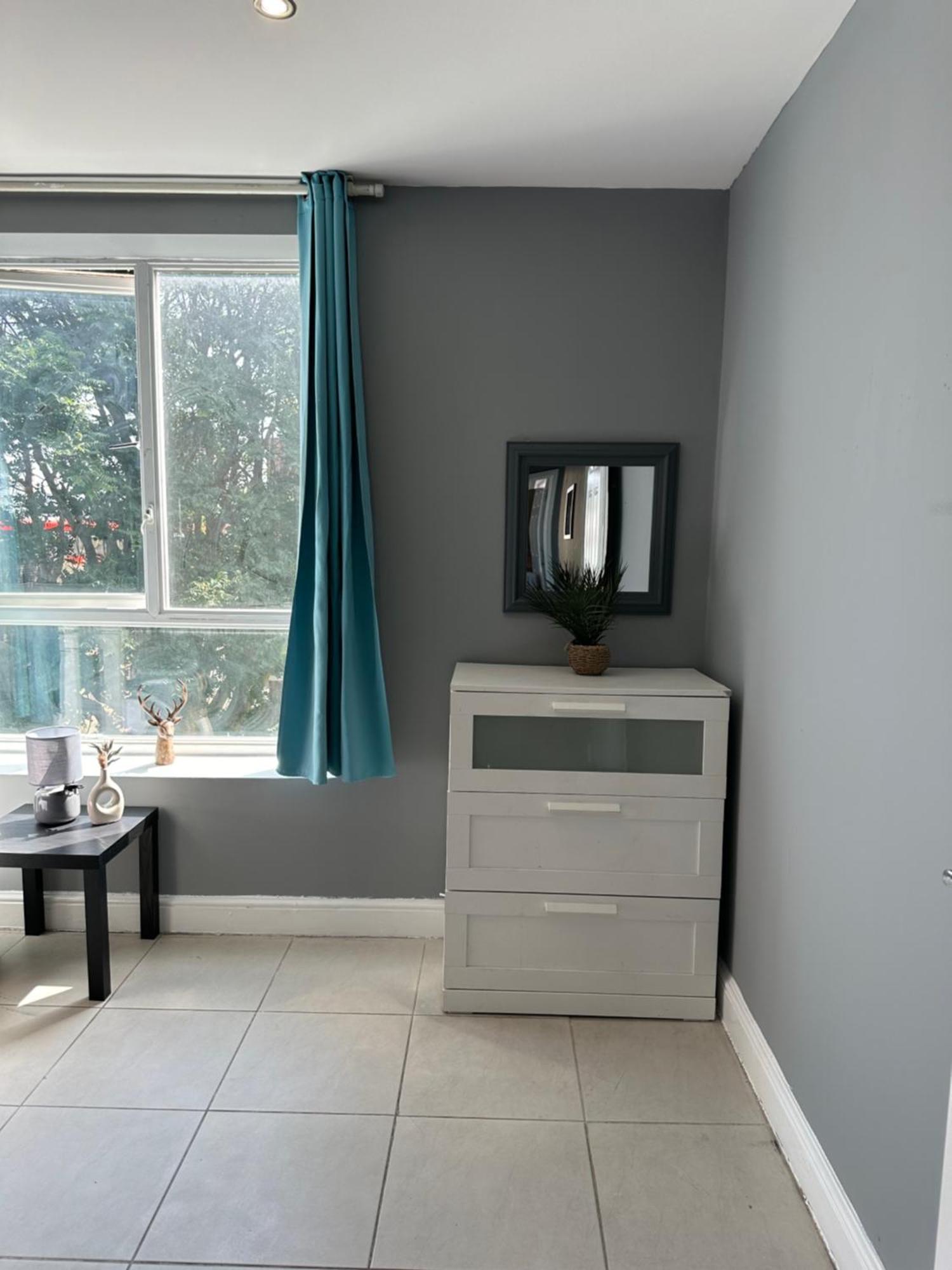Luxury Private Room In Central Лондон Екстериор снимка