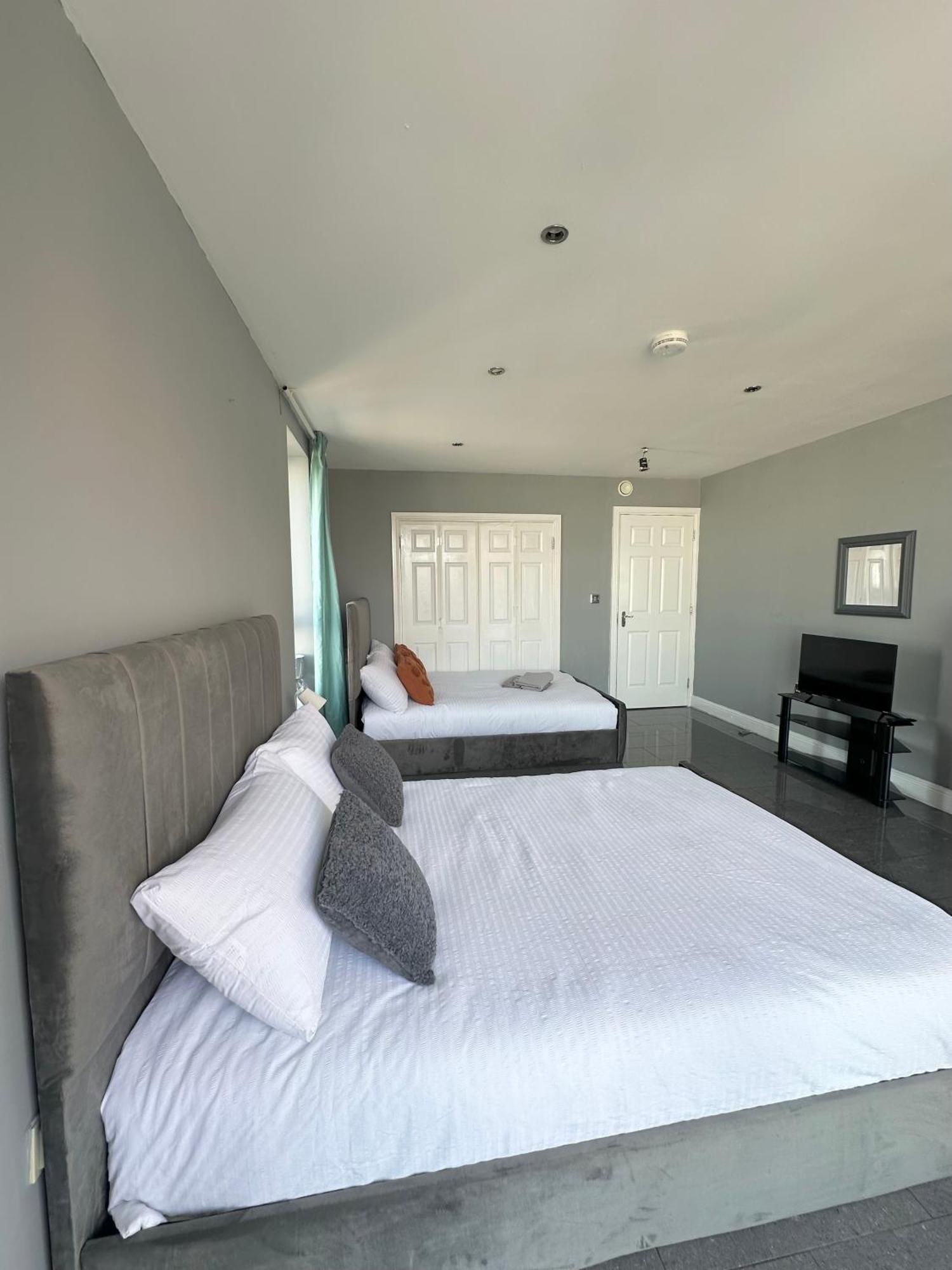 Luxury Private Room In Central Лондон Екстериор снимка
