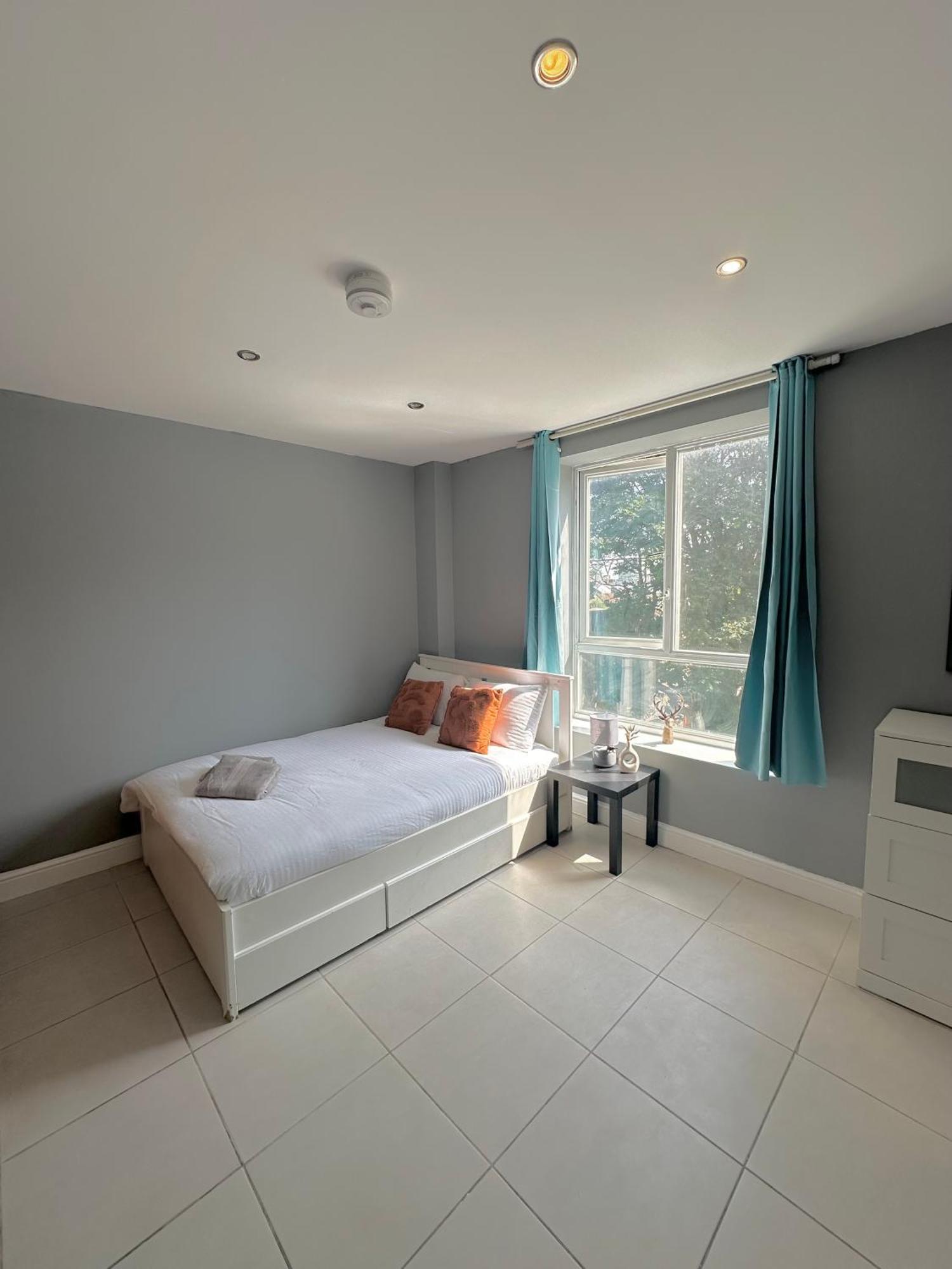 Luxury Private Room In Central Лондон Екстериор снимка