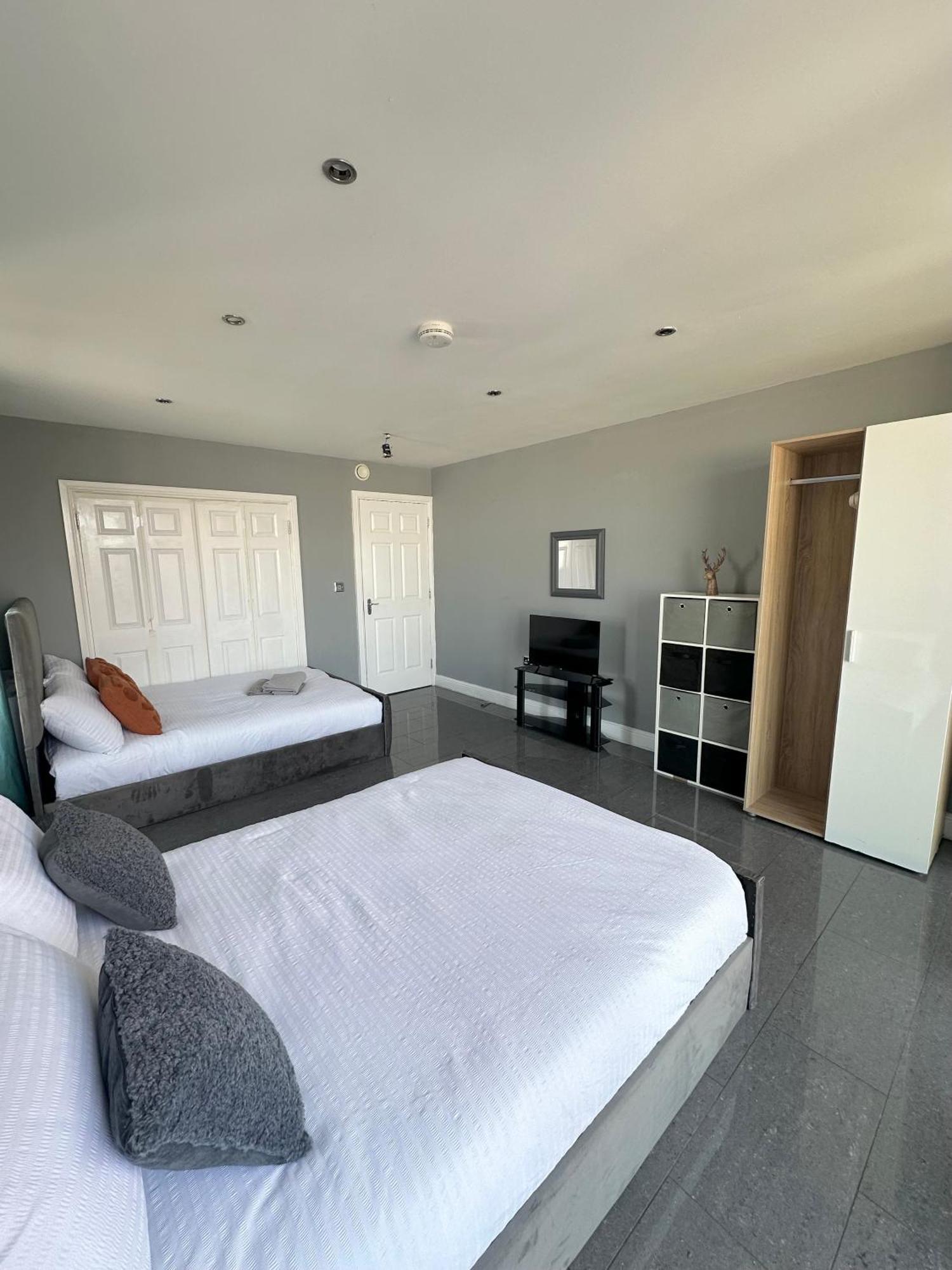 Luxury Private Room In Central Лондон Екстериор снимка