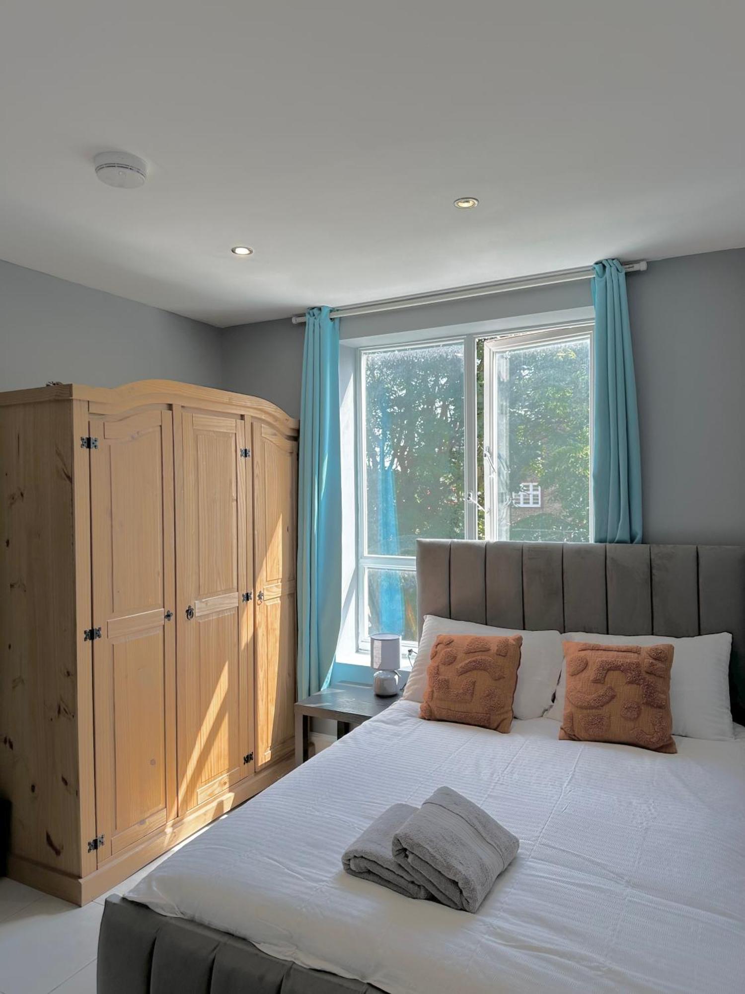 Luxury Private Room In Central Лондон Екстериор снимка