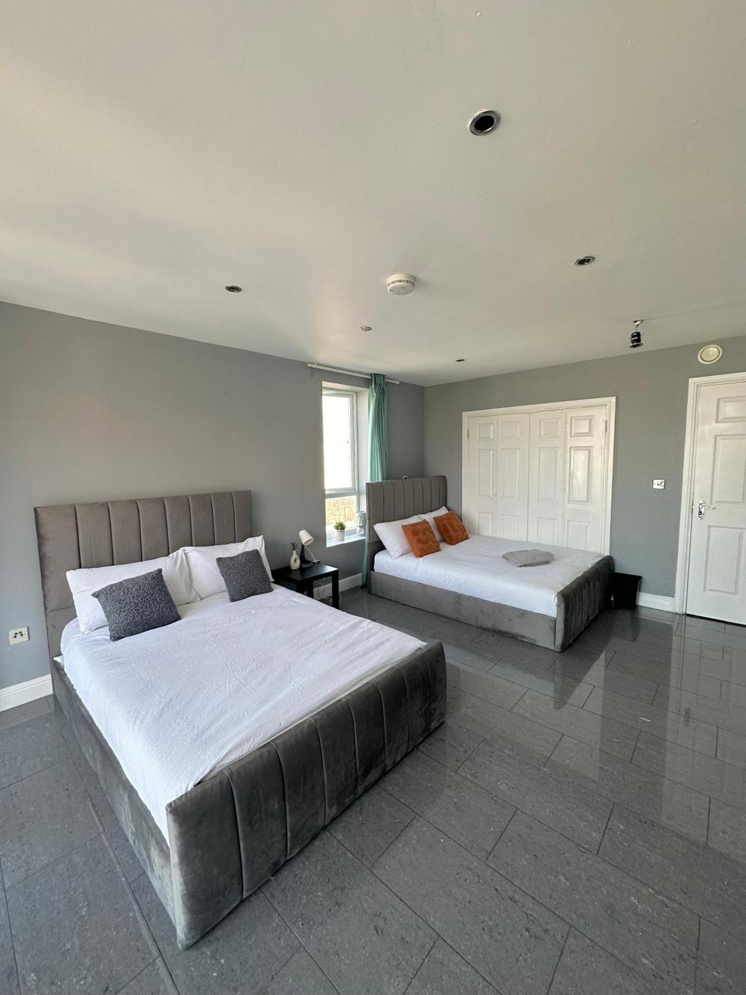 Luxury Private Room In Central Лондон Екстериор снимка