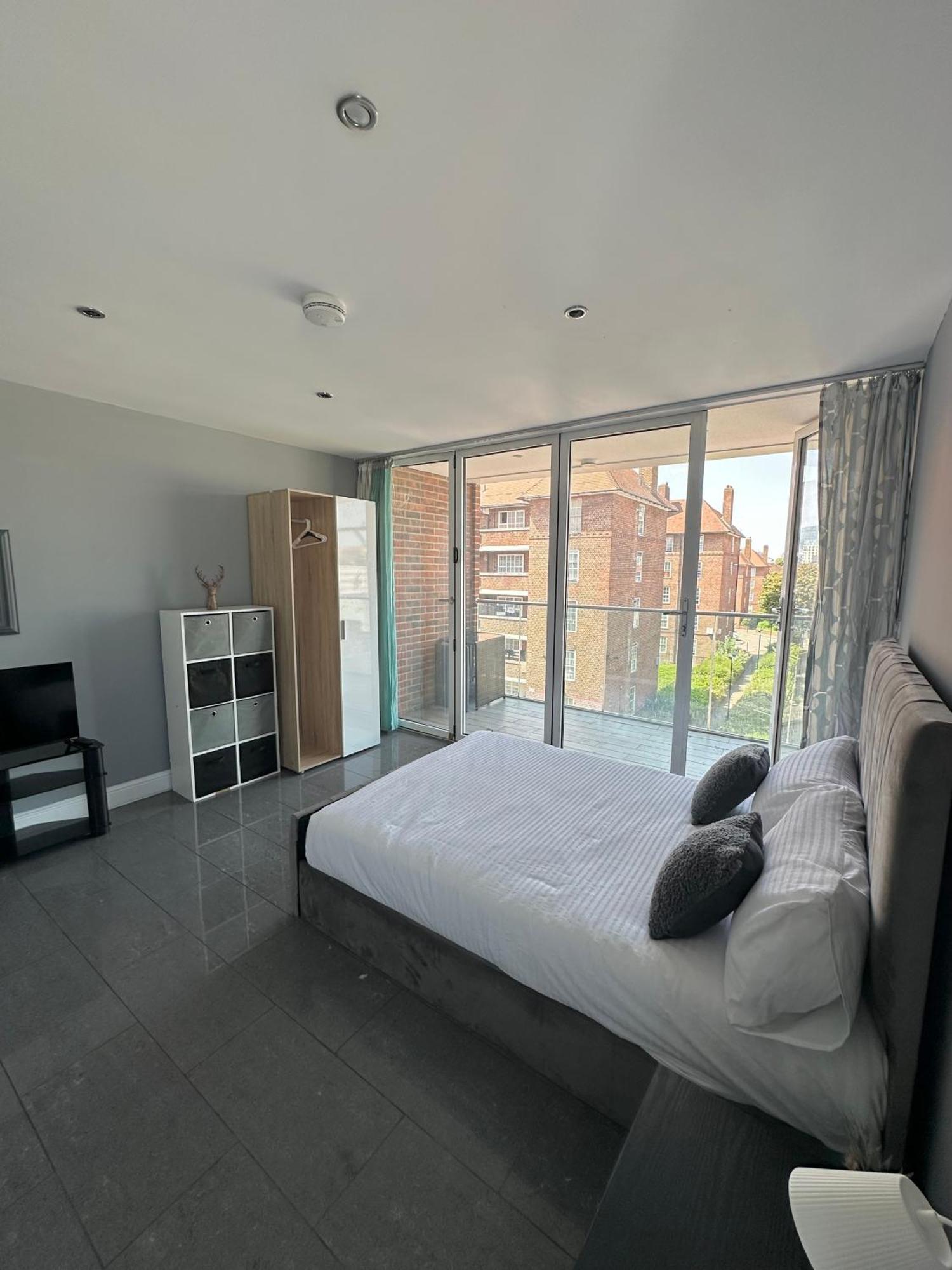 Luxury Private Room In Central Лондон Екстериор снимка