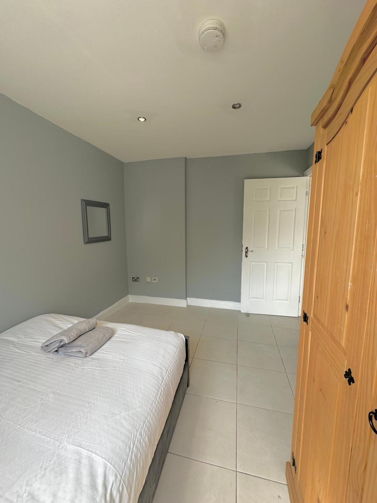 Luxury Private Room In Central Лондон Екстериор снимка